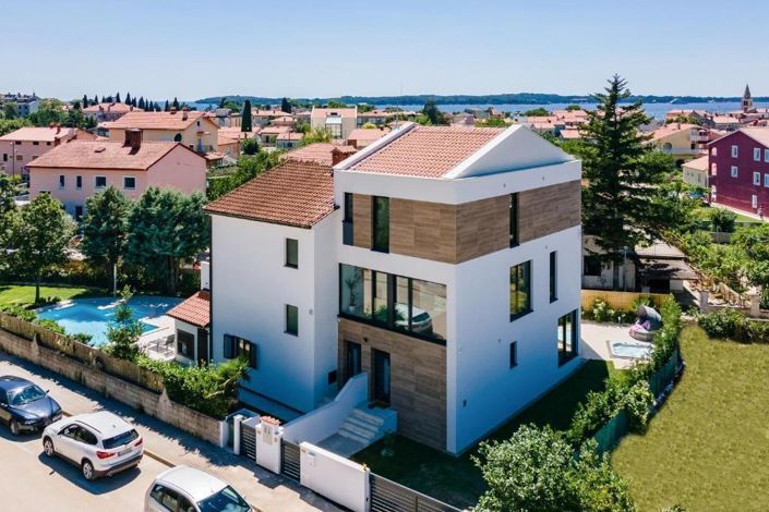 Image No.1-Propriété de 9 chambres à vendre à Fažana