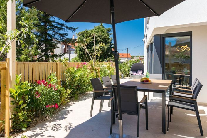 Image No.15-9 Bed Property for sale