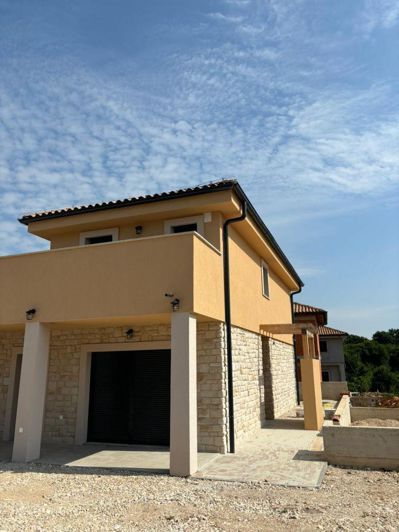 Image No.10-6 Bed Property for sale