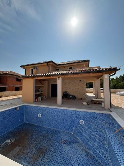 Image No.2-6 Bed Property for sale