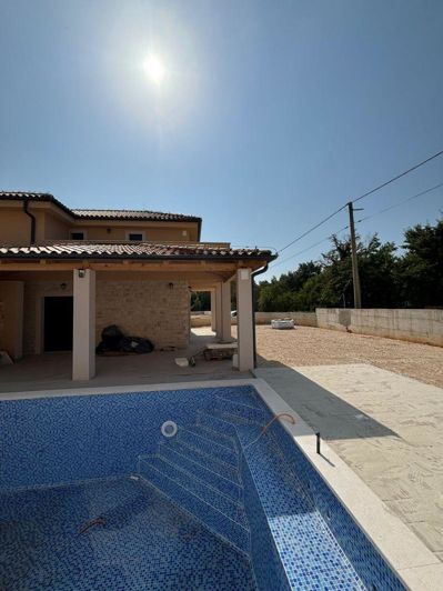 Image No.4-6 Bed Property for sale