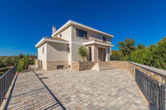 Image No.1-4 Bed Property for sale
