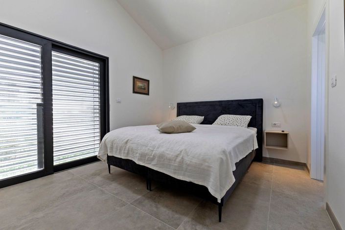 Image No.13-4 Bed Property for sale