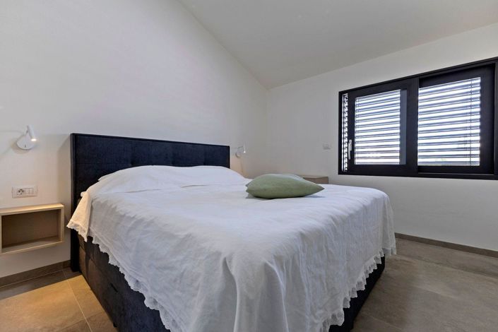 Image No.16-4 Bed Property for sale