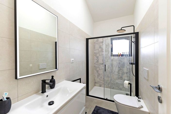 Image No.18-4 Bed Property for sale