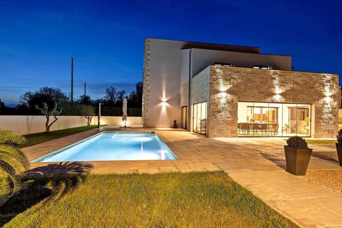 Image No.2-4 Bed Property for sale