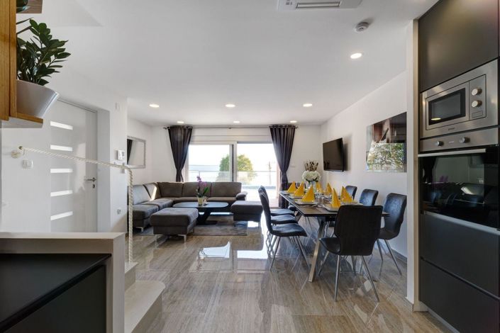 Image No.16-4 Bed Property for sale