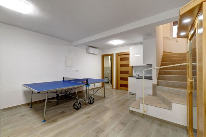 Image No.9-4 Bed Property for sale