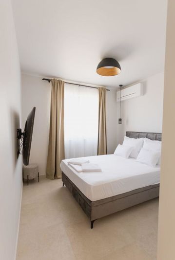 Image No.11-4 Bed Property for sale