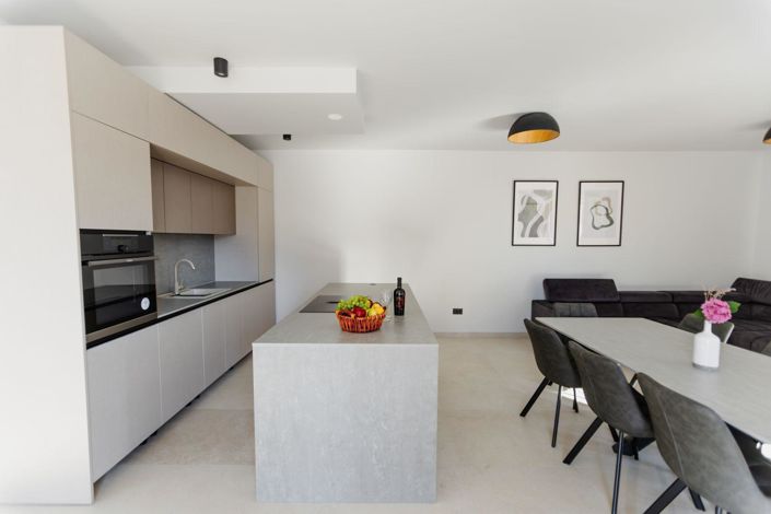 Image No.20-4 Bed Property for sale