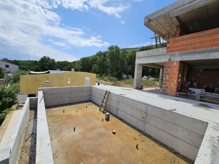 Image No.10-4 Bed Property for sale