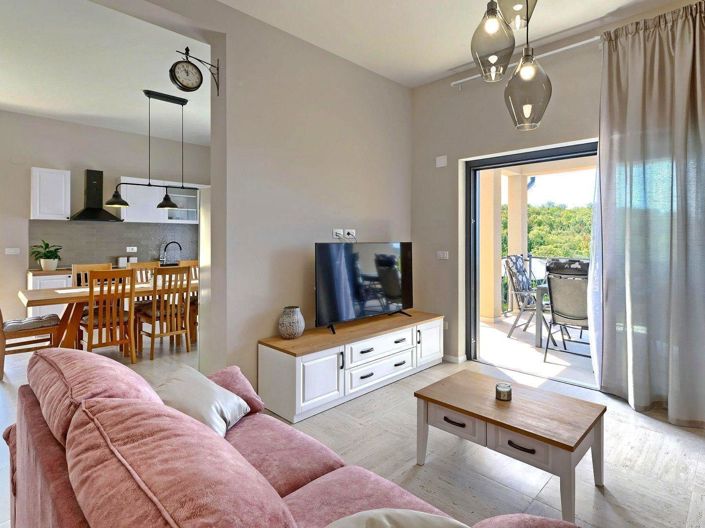 Image No.15-9 Bed Property for sale