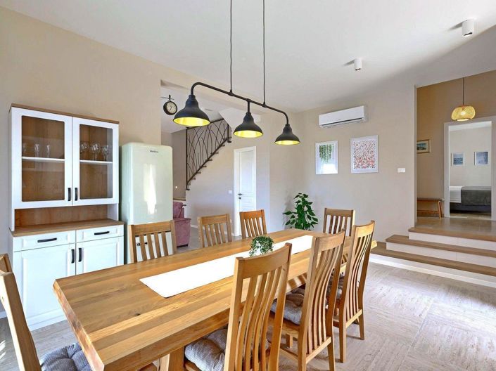 Image No.16-9 Bed Property for sale