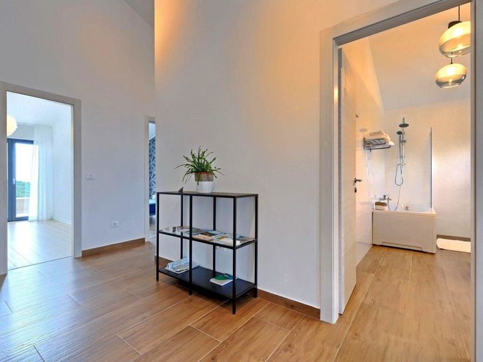 Image No.18-9 Bed Property for sale