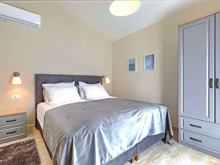 Image No.22-9 Bed Property for sale