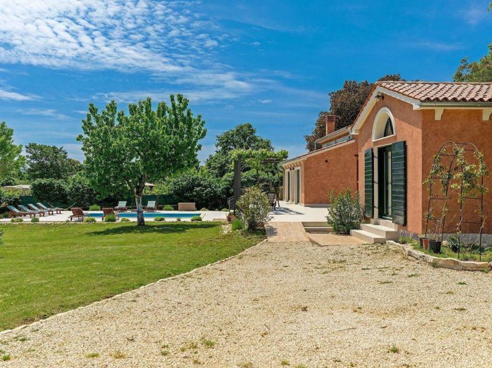 Image No.12-4 Bed Property for sale