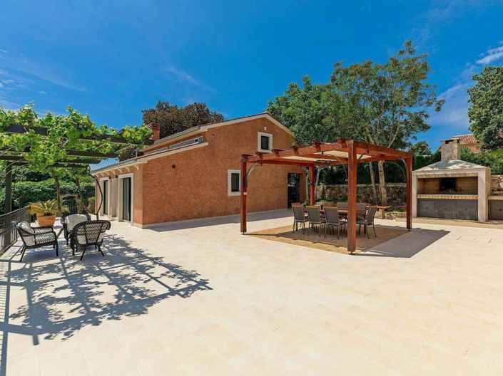 Image No.15-4 Bed Property for sale