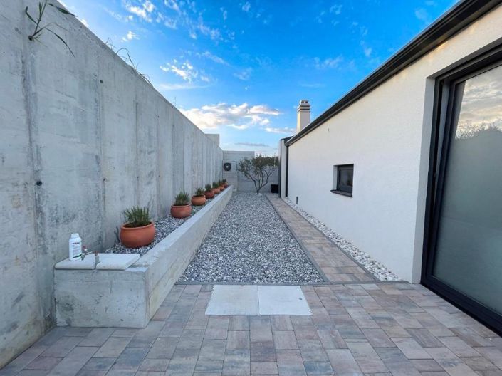 Image No.13-2 Bed Property for sale