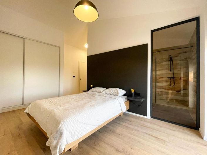 Image No.21-2 Bed Property for sale