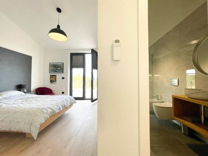 Image No.24-2 Bed Property for sale