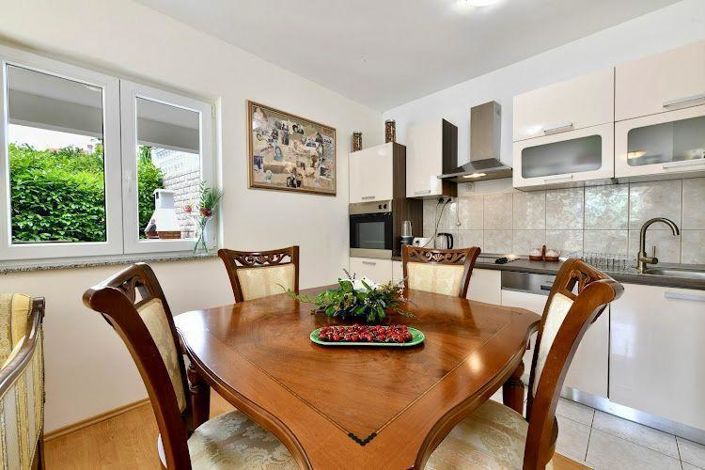 Image No.13-4 Bed Property for sale