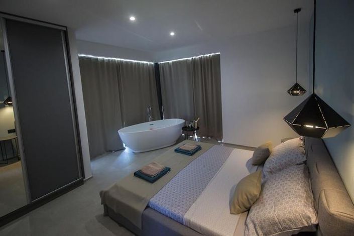 Image No.13-4 Bed Property for sale