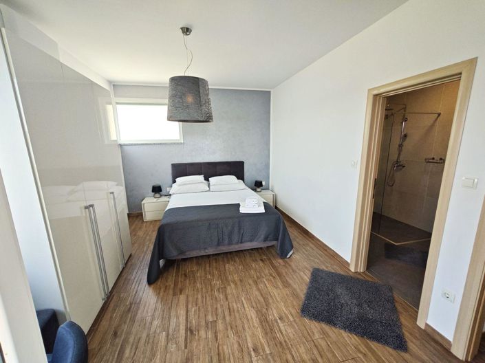 Image No.22-4 Bed Property for sale