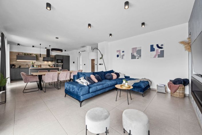 Image No.10-4 Bed Property for sale