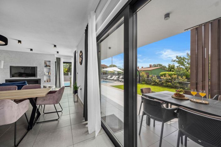 Image No.17-4 Bed Property for sale