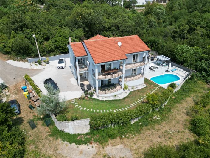 Image No.1-4 Bed Property for sale