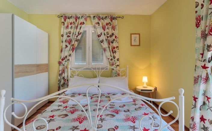 Image No.13-6 Bed Property for sale