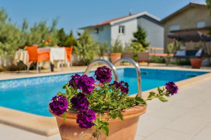 Image No.2-6 Bed Property for sale