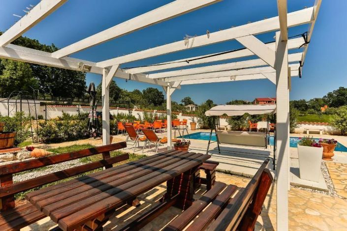 Image No.20-6 Bed Property for sale