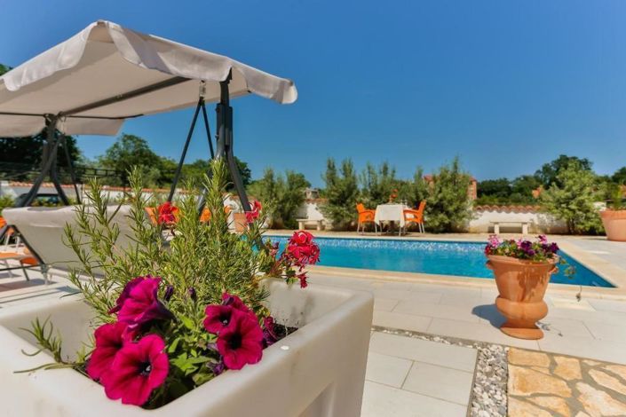 Image No.4-6 Bed Property for sale