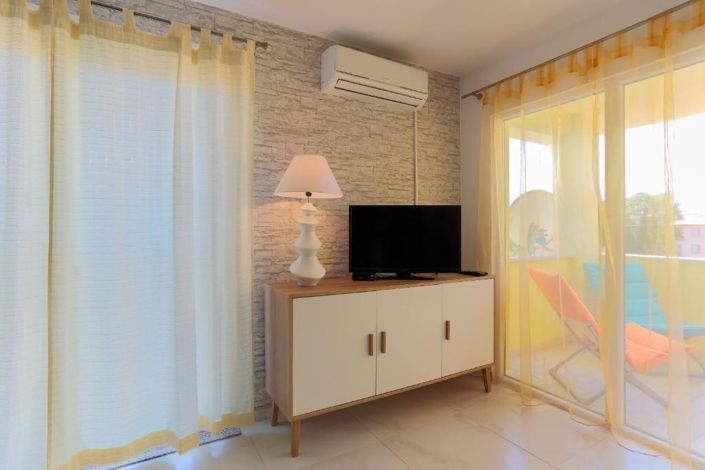 Image No.9-6 Bed Property for sale