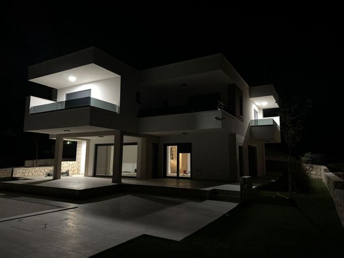 Image No.5-4 Bed Property for sale