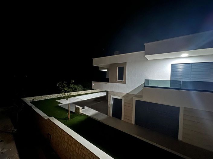 Image No.7-4 Bed Property for sale