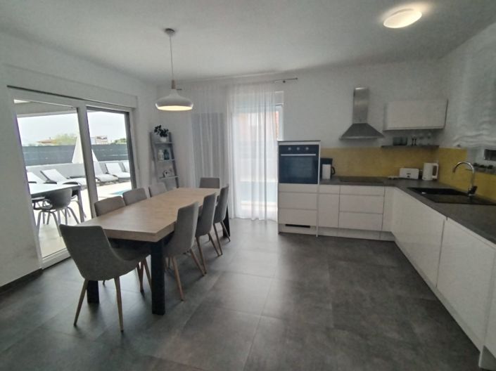 Image No.11-3 Bed Property for sale