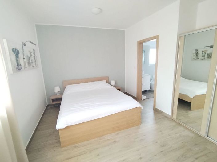 Image No.23-3 Bed Property for sale