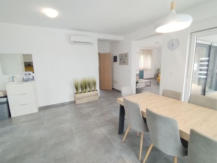 Image No.5-3 Bed Property for sale