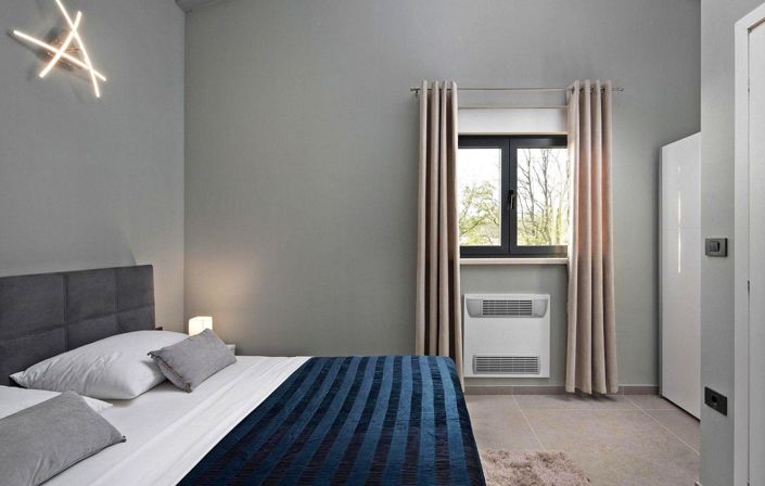 Image No.12-4 Bed Property for sale