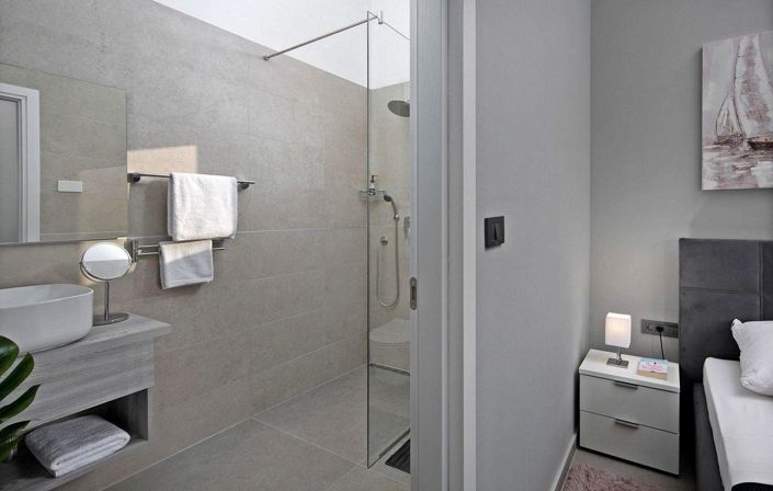 Image No.16-4 Bed Property for sale