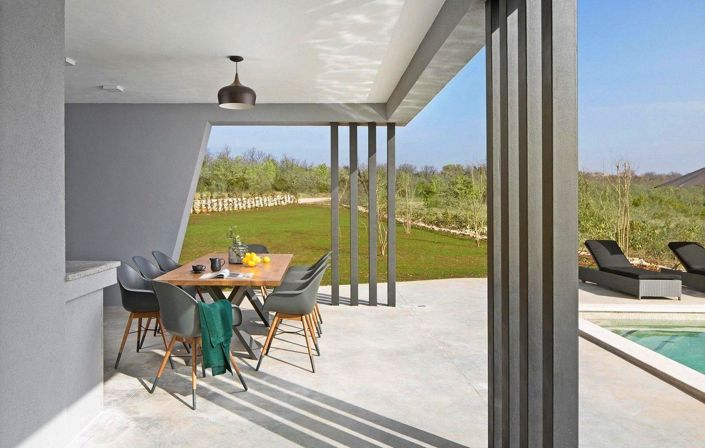 Image No.4-4 Bed Property for sale