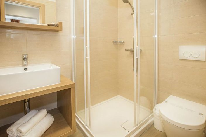 Image No.14-9 Bed Property for sale