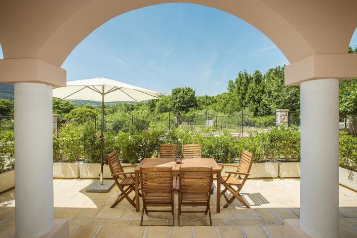 Image No.17-9 Bed Property for sale