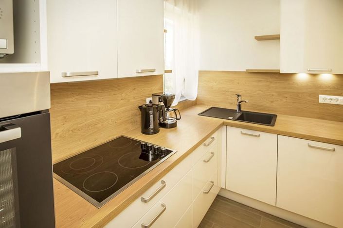 Image No.19-9 Bed Property for sale