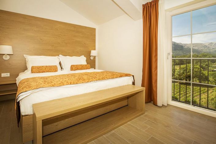 Image No.23-9 Bed Property for sale