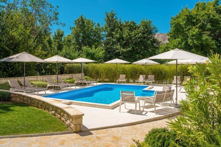 Image No.4-9 Bed Property for sale