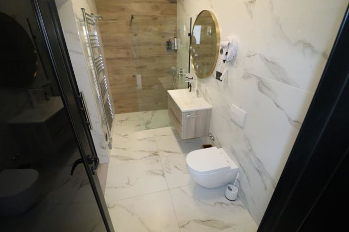 Image No.16-4 Bed Property for sale