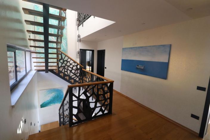 Image No.20-4 Bed Property for sale